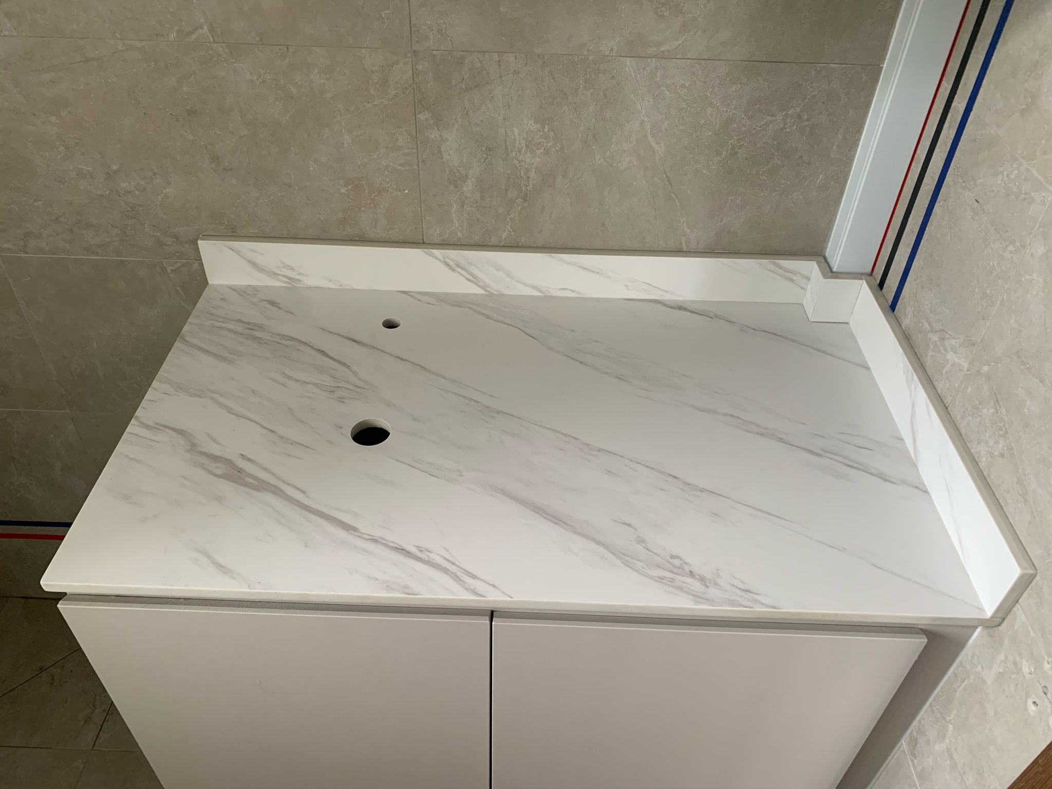 Compact bathroom cabinet with mirror door