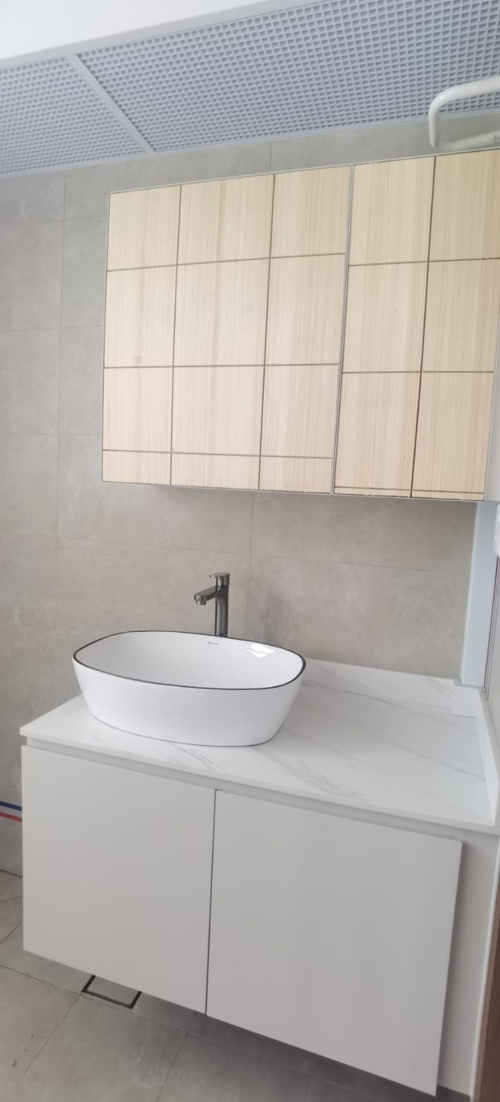 Modern HDB bathroom cabinet with built-in sink