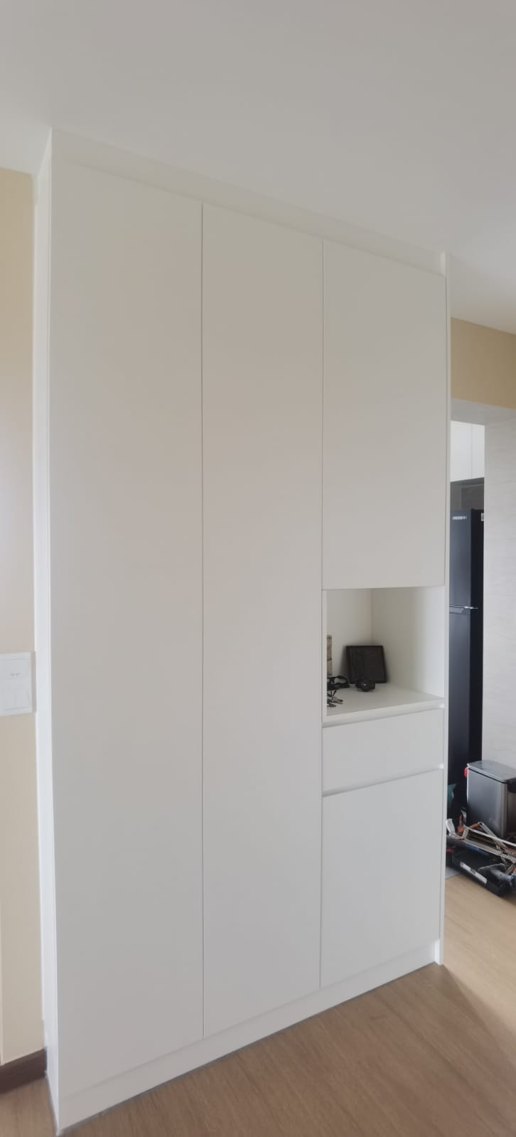 Foyer shoe cabinet with top storage