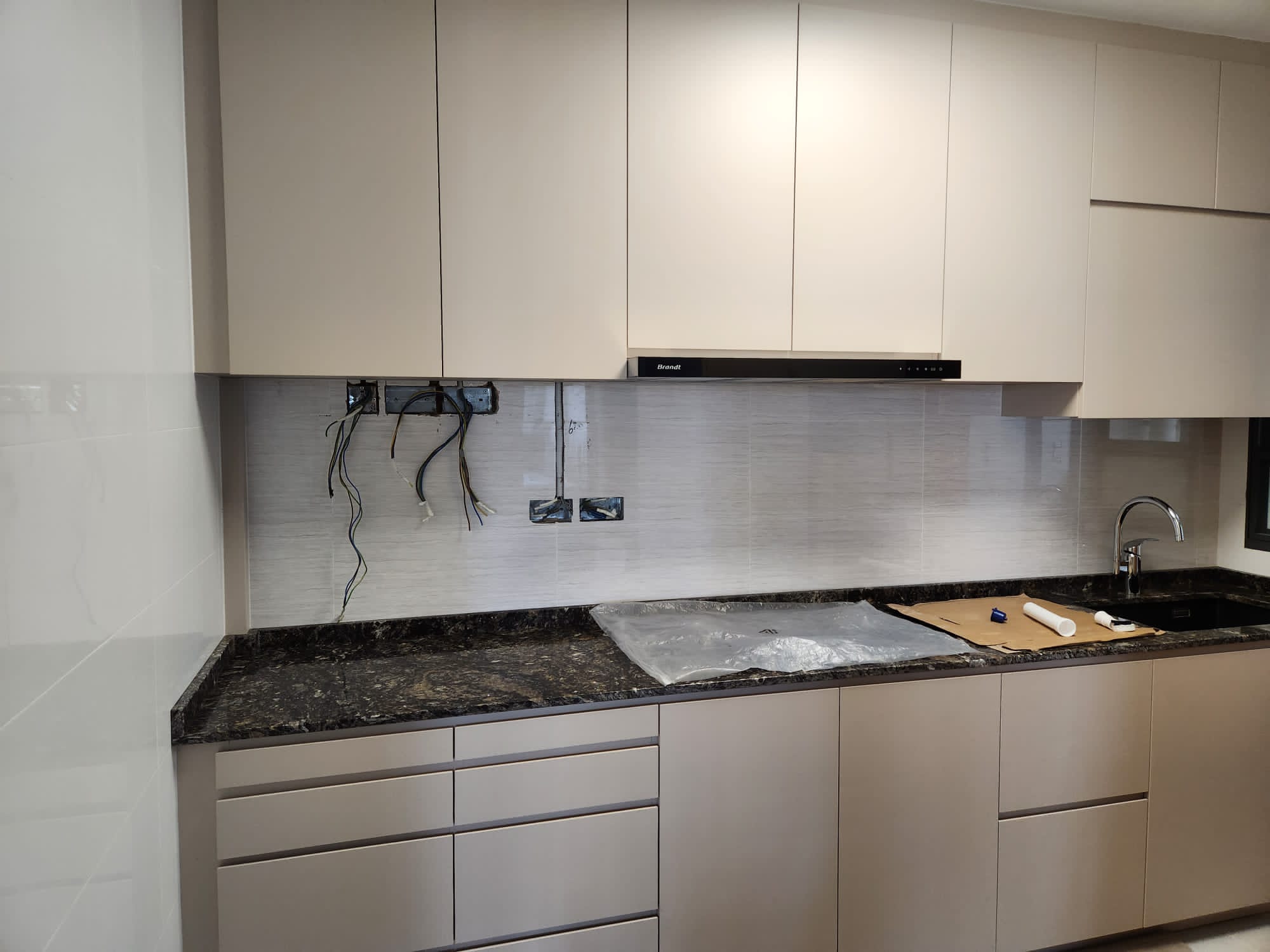 hdb kitchen hob, sink and countertop in singapore