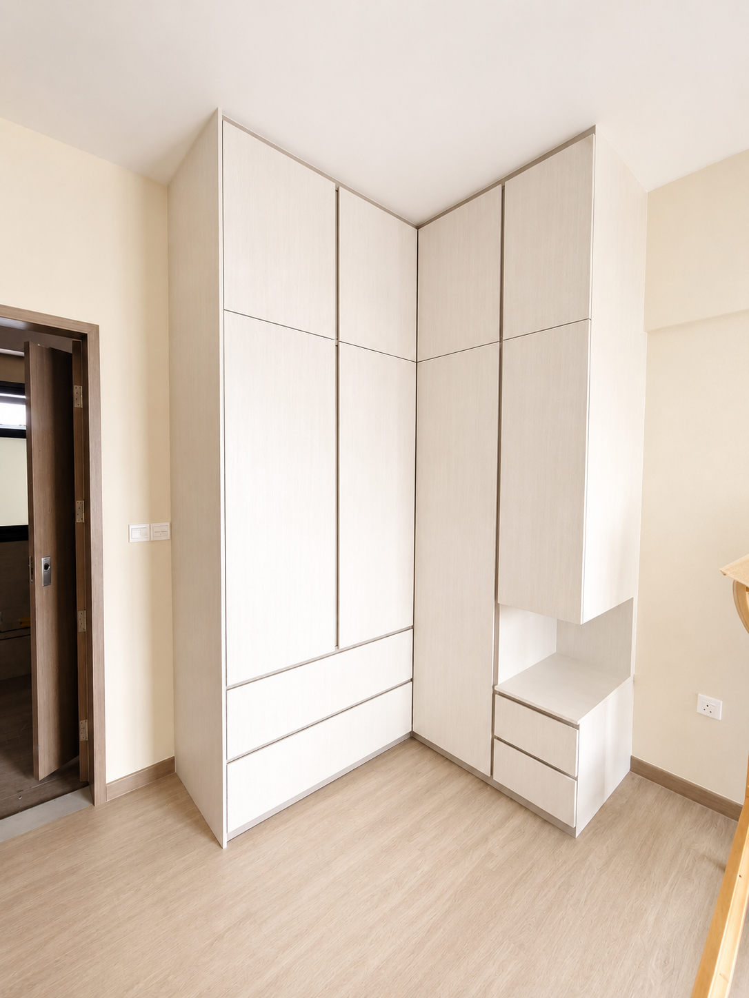 full-height master wardrobe carpentry in a tengah park hdb flat